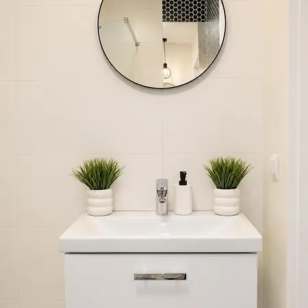 Lumina I 2-room Near The Metro I Center I 15th Floor 公寓